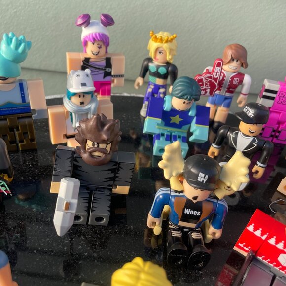 Roblox Action Figure Lot with Accessories Mixed Bundle - Picture 3 of 6